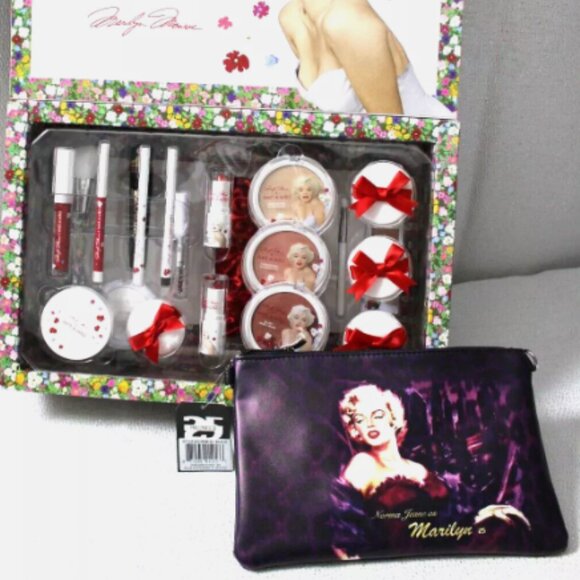 NWT-Limited Edition- Wet N Wild Marilyn Monroe Collection set & Make-Up Bag - Picture 1 of 6